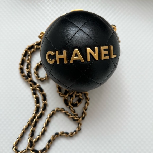 CHANEL COLLECTIBLE BAG LIMITED EDITION 2022 - Picture 2 of 9